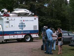 Le camion satellite de Radio-Canada sur le chemin du Condor, « en direct sur le monde ».