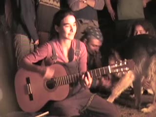 La veillée à la guitare, une des dernières nuits.