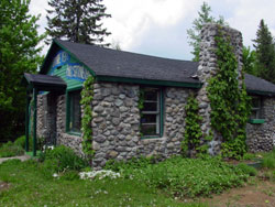 La maison de pierre du 1153, chemin du Condor.